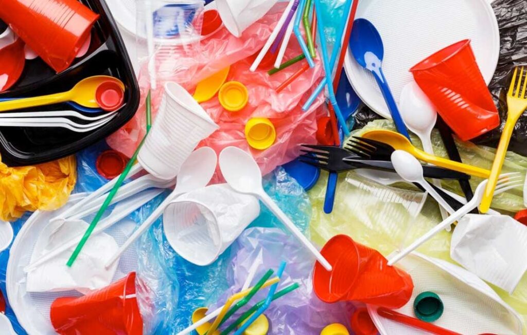 UAE to Expand Single-Use Plastic Ban featured image